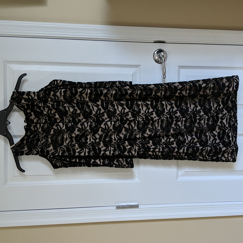 Eliza J lace dress with peek-a-boo shoulders Sz 6 - Picture 2 of 6